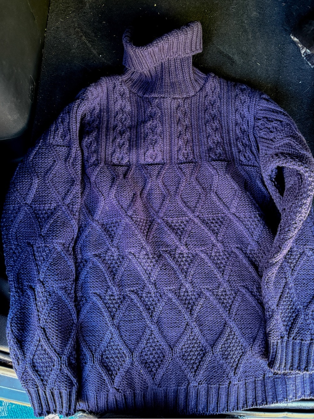 Aran Sweater Market Aran island, Ireand 100% Wool Knit Sweater Navy Blue